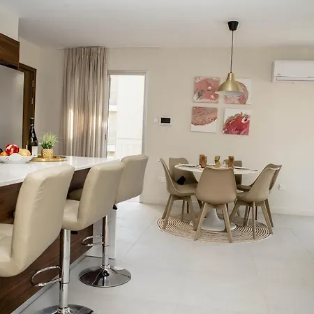 Latitude Boutique * Λάρνακα